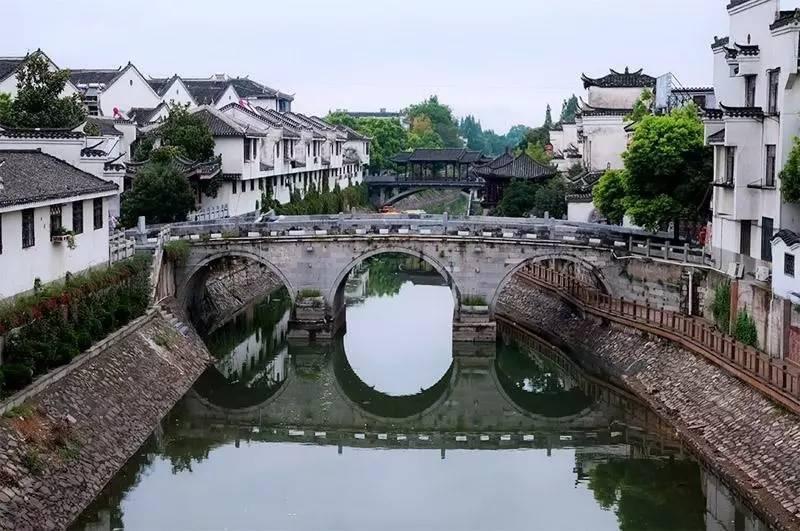 62年前,2个探险家到了马里亚纳海沟,在海底9千米听到敲门声